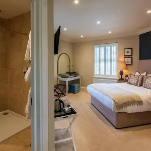 The Rising Sun 5*, Backwell Royaume-Uni